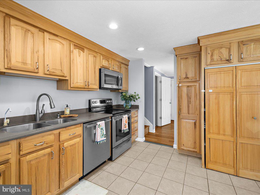 7806 Walnut Tree Rd Property Photo 5