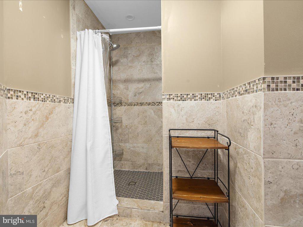 7806 Walnut Tree Rd Property Photo 10