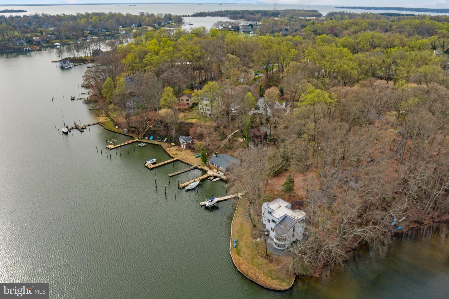 378 Forest Beach Rd Property Photo 3