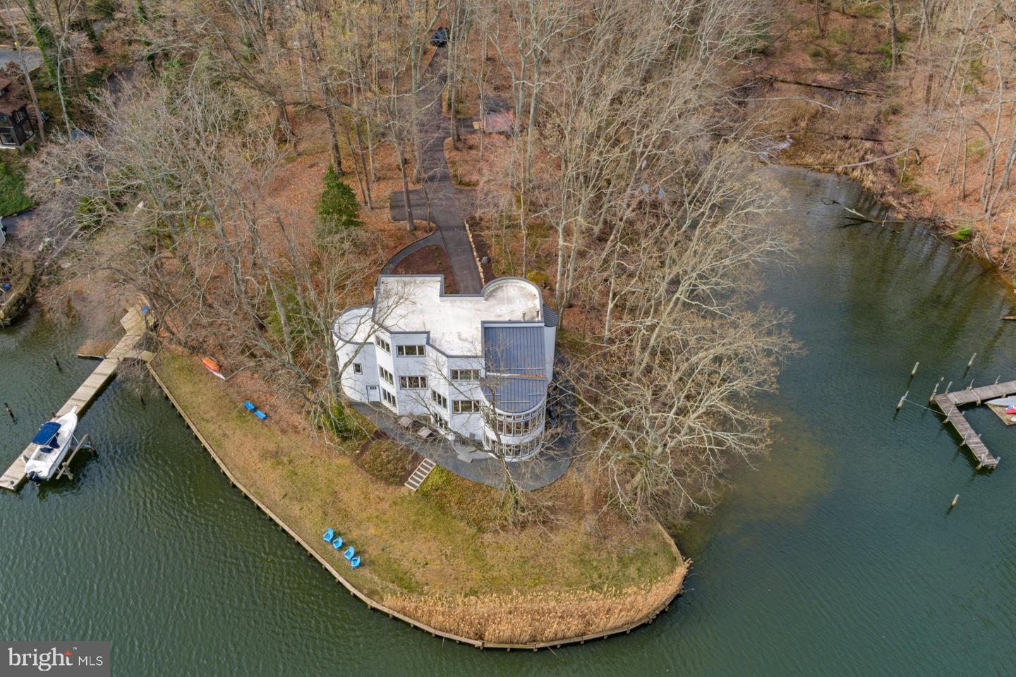 378 Forest Beach Rd Property Photo 4