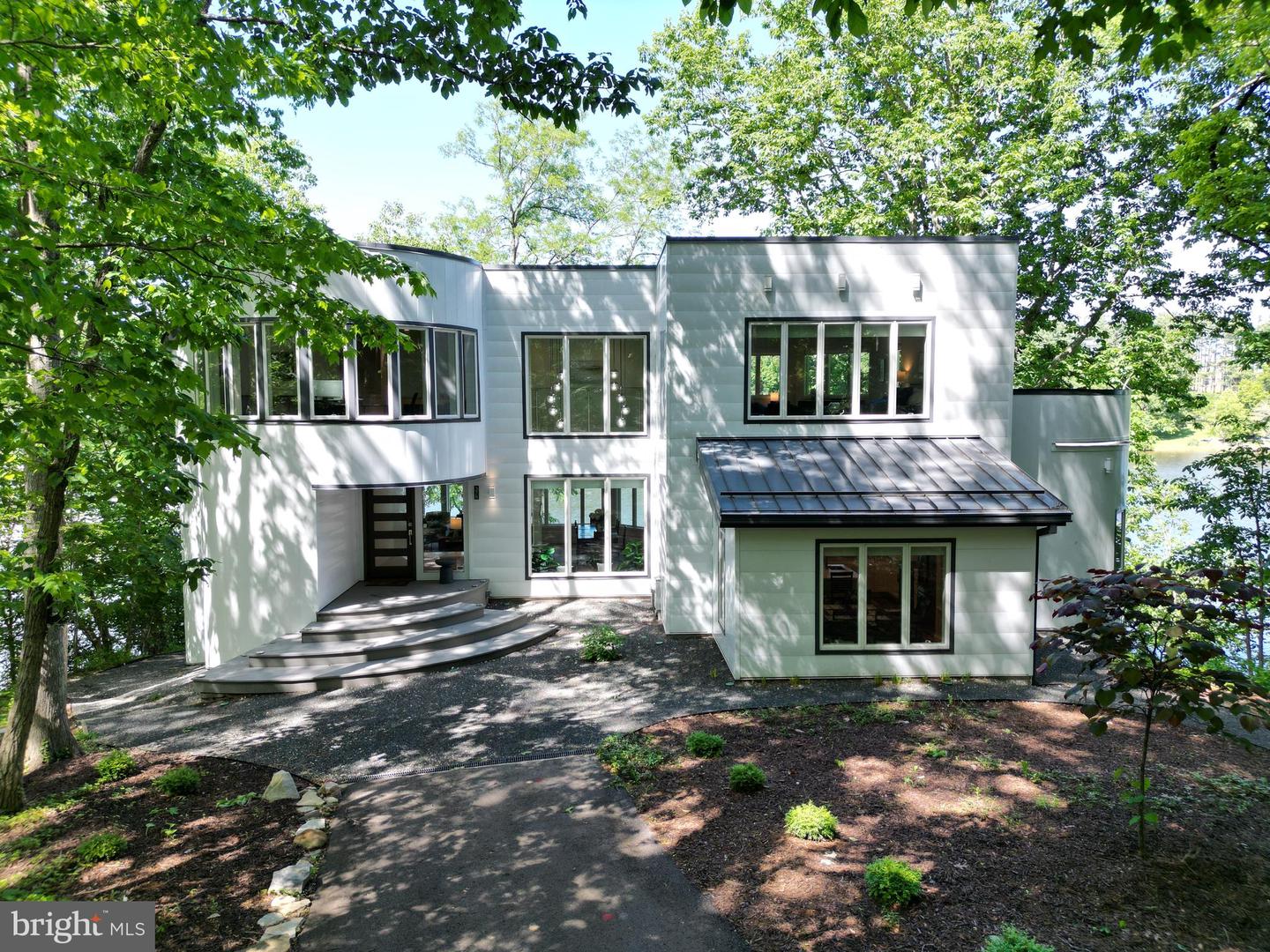 378 Forest Beach Rd Property Photo 5