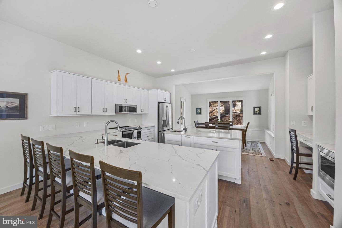 378 Forest Beach Rd Property Photo 13