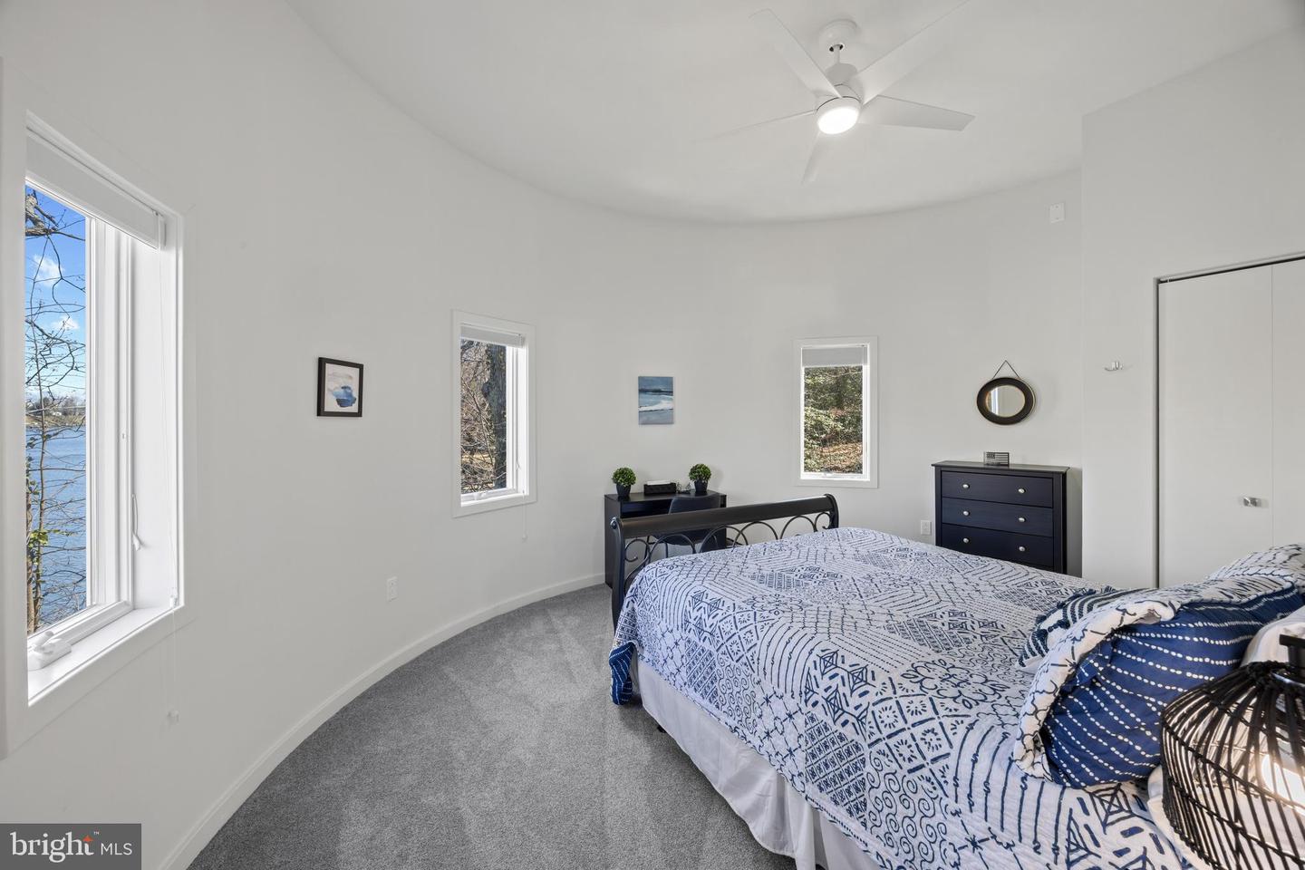 378 Forest Beach Rd Property Photo 17