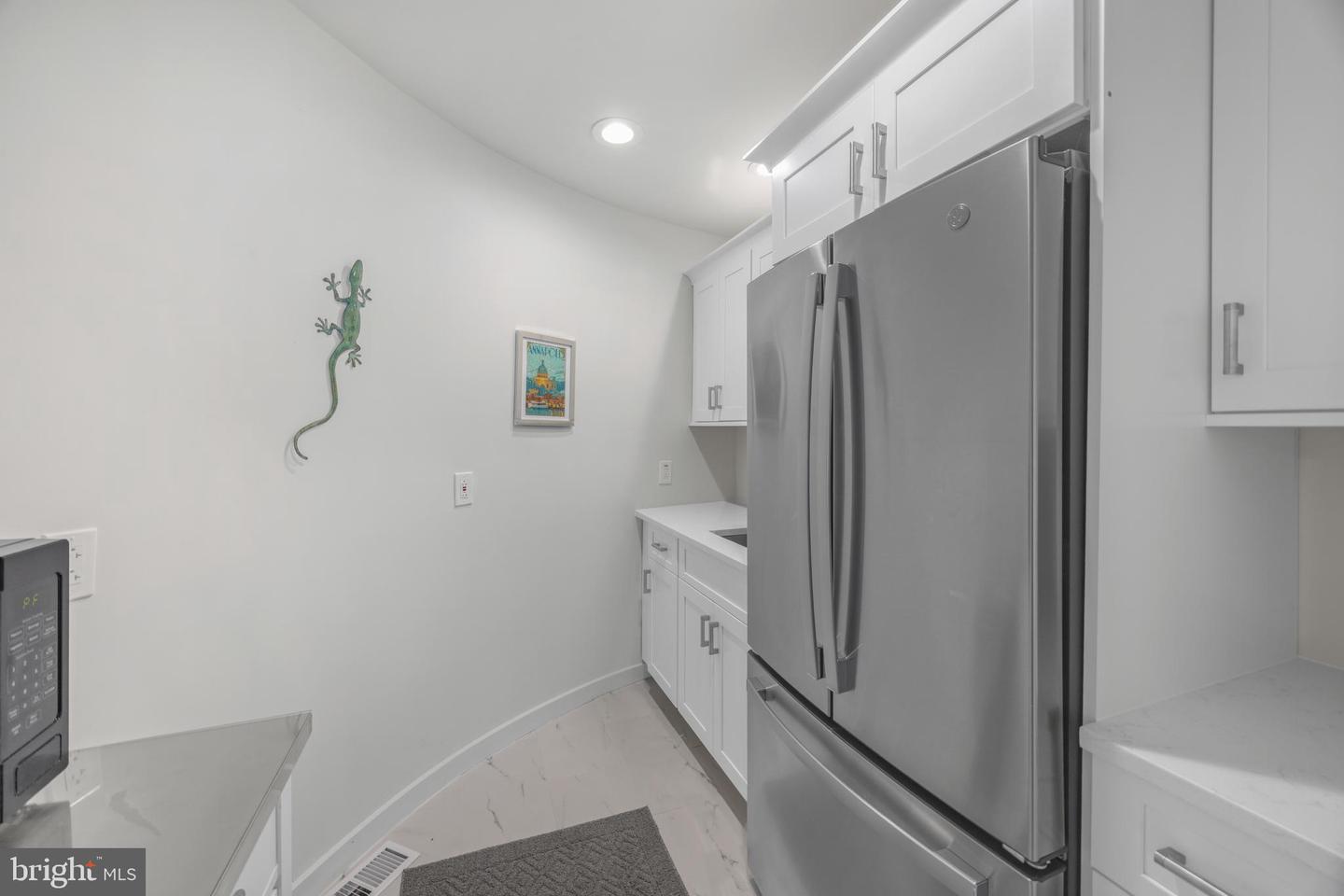 378 Forest Beach Rd Property Photo 32
