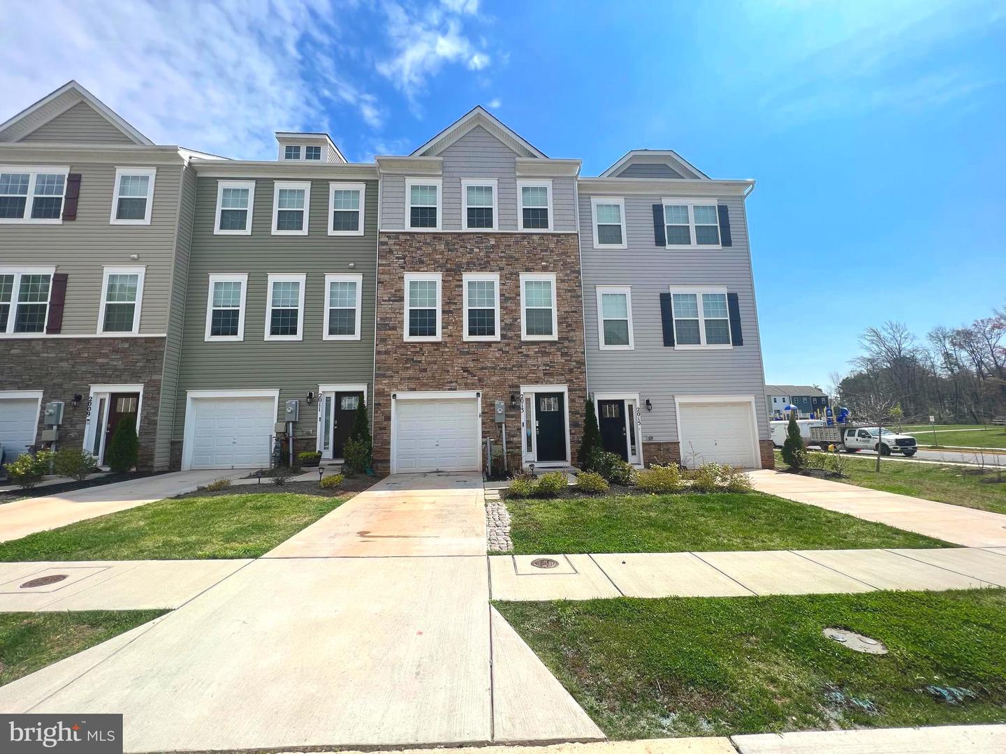 2013 Thornbrook Way Property Photo 1