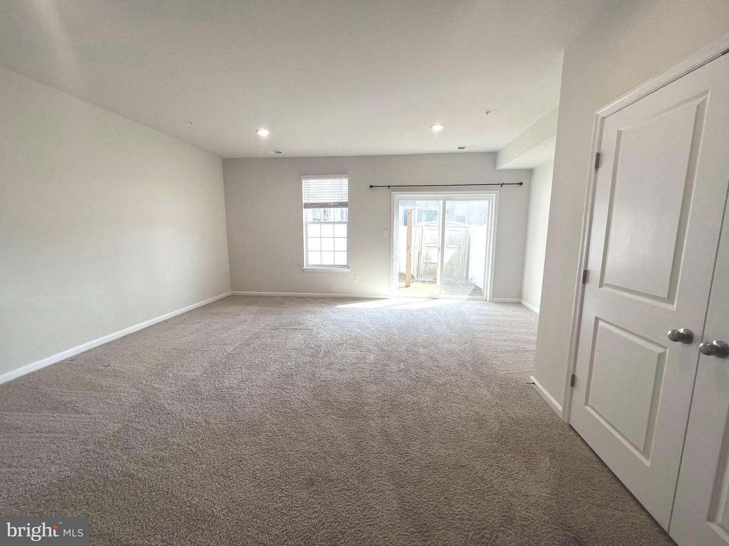 2013 Thornbrook Way Property Photo 3