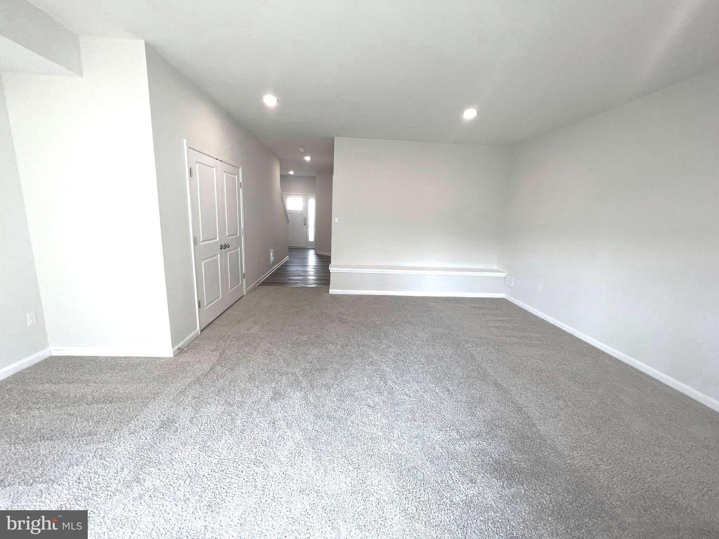 2013 Thornbrook Way Property Photo 4
