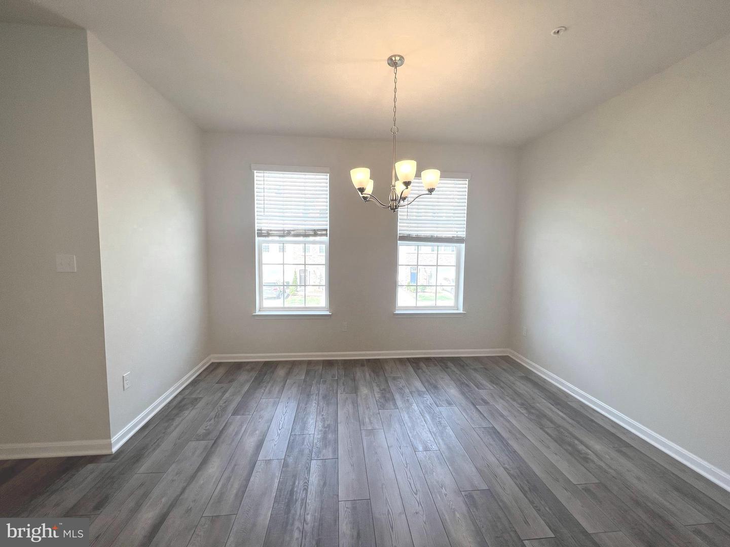 2013 Thornbrook Way Property Photo 9