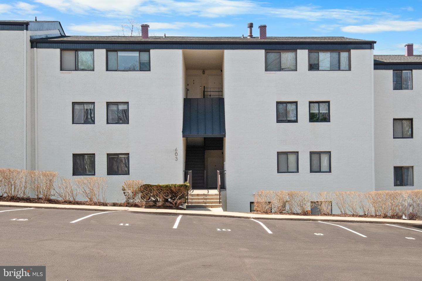 603-b Oakland Hills Ct #201 Property Photo