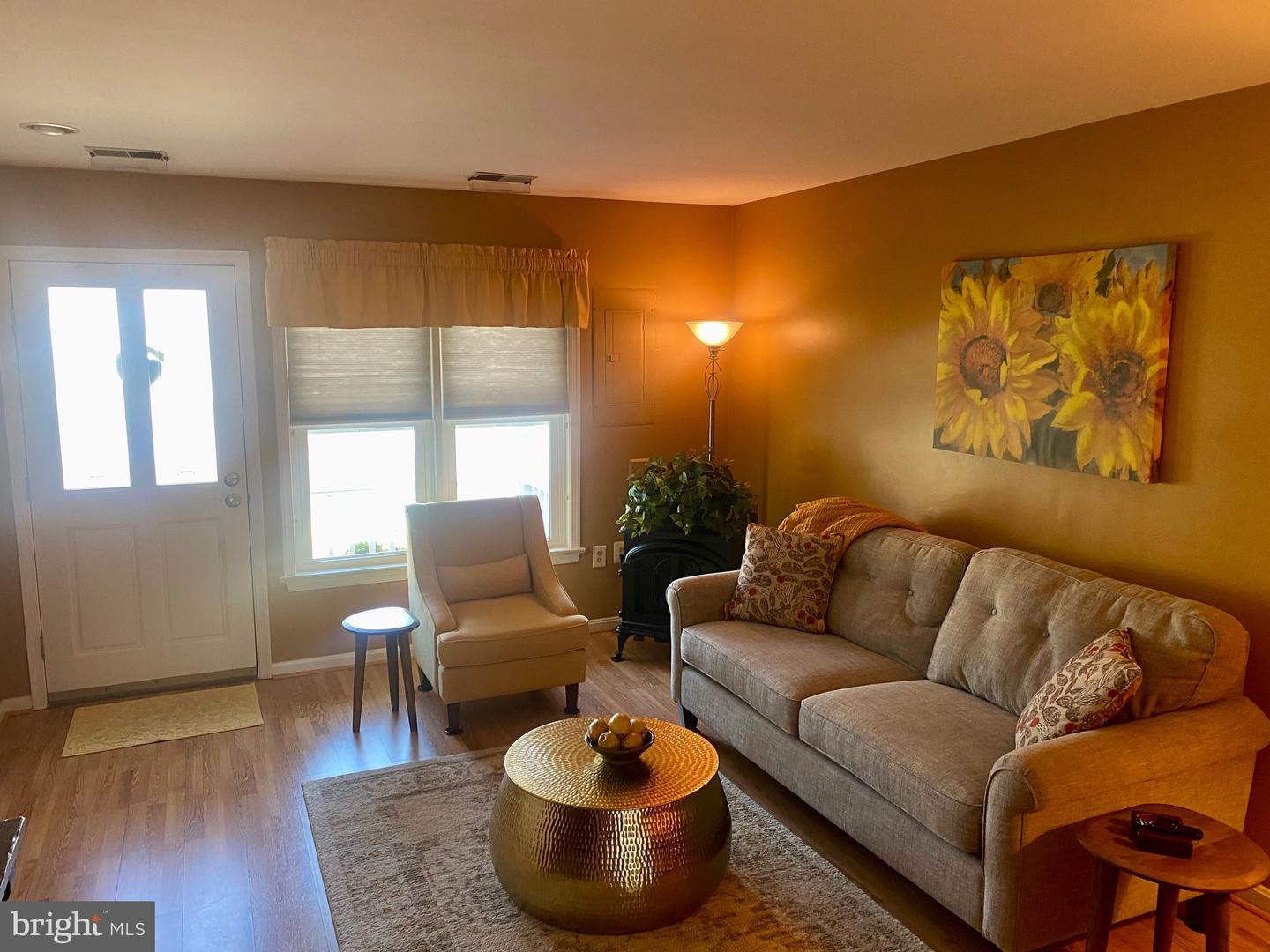 910 Topmast Way Property Photo 6