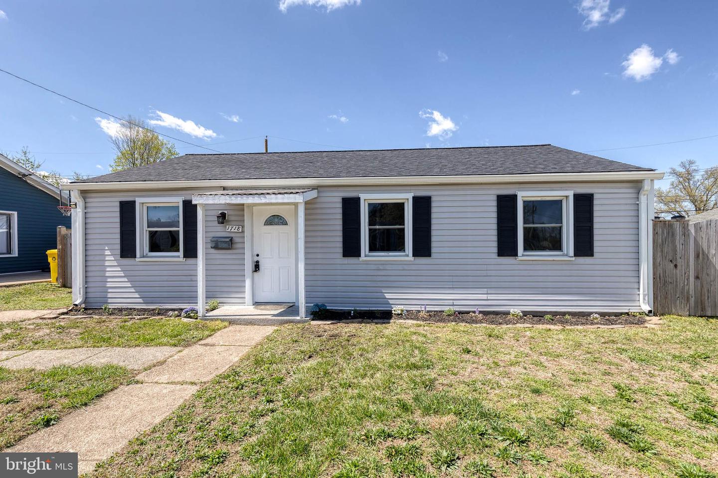 1718 Lansing Rd Property Photo 1