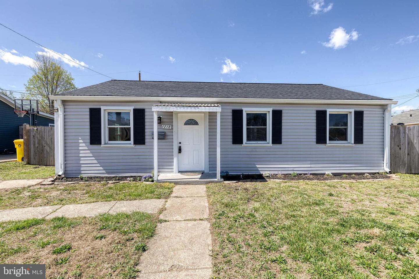 1718 Lansing Rd Property Photo 2
