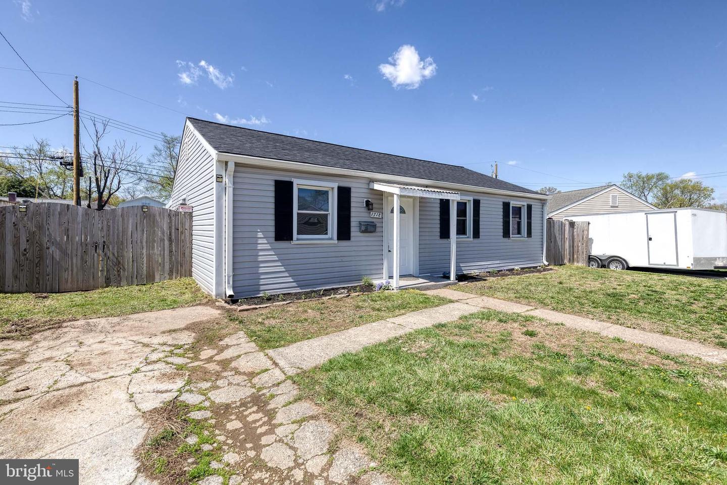 1718 Lansing Rd Property Photo 3