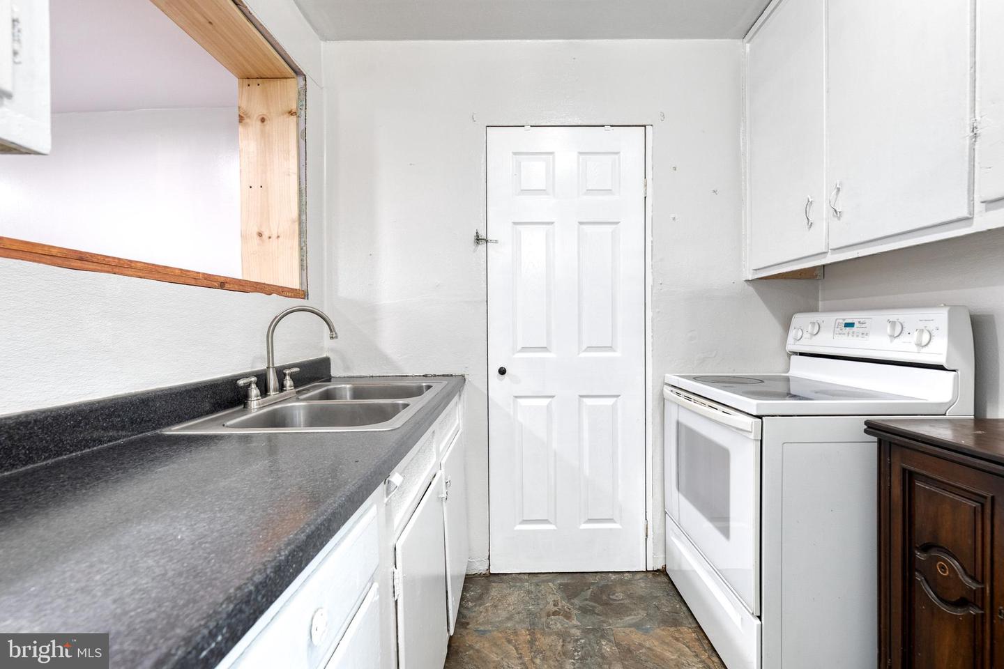 1718 Lansing Rd Property Photo 16