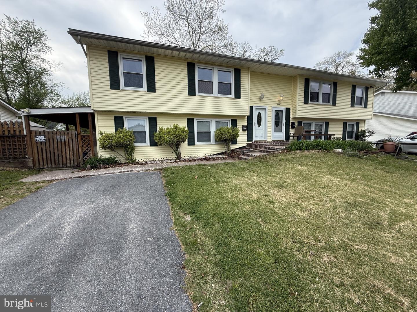 652 Chapelview Dr Property Photo 1