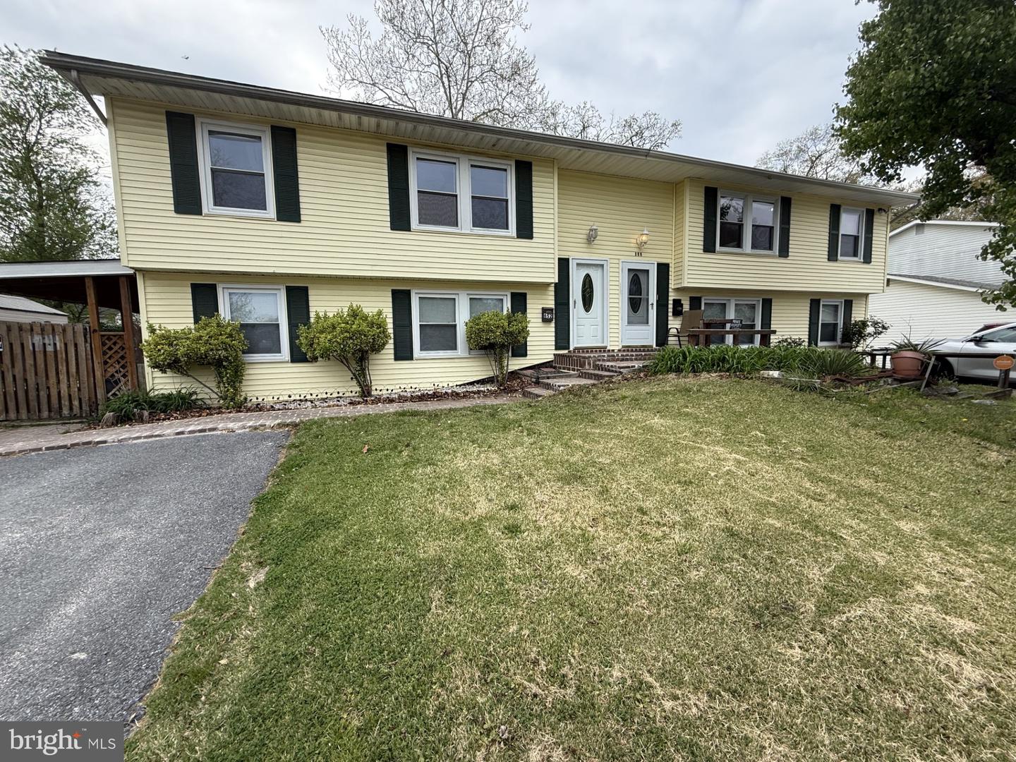 652 Chapelview Dr Property Photo 2