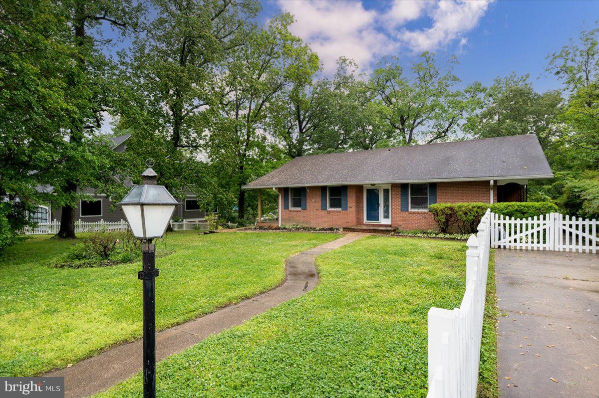 703 Glendon Ave Property Photo 4