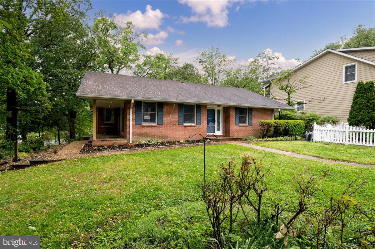 703 Glendon Ave Property Photo 6
