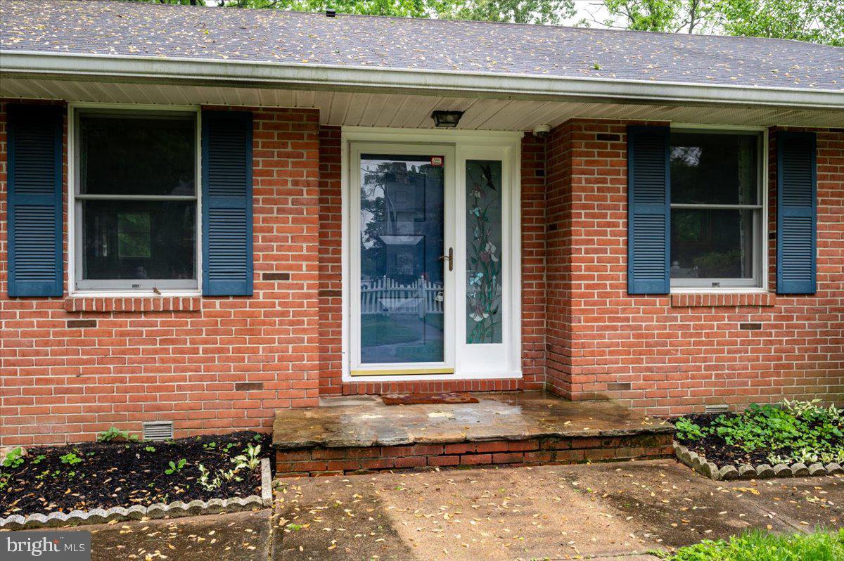 703 Glendon Ave Property Photo 7