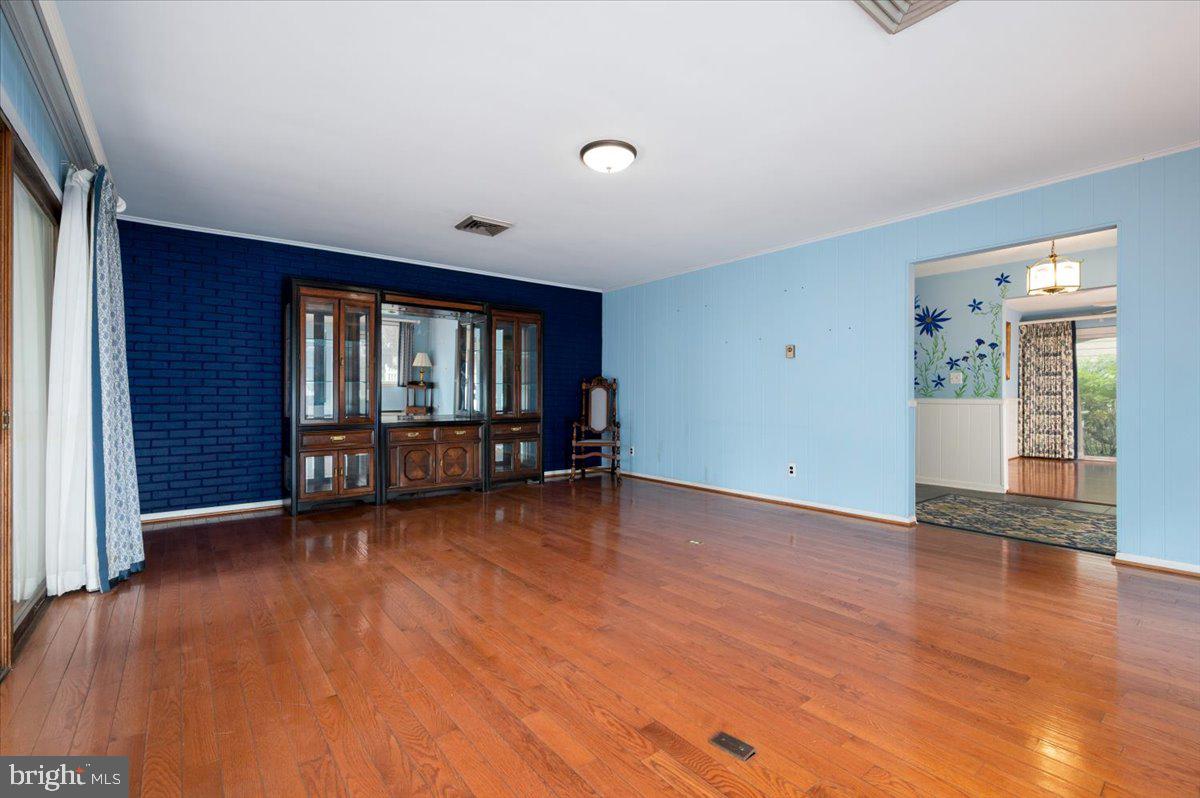703 Glendon Ave Property Photo 11
