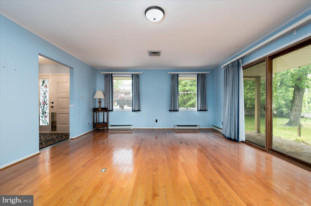 703 Glendon Ave Property Photo 12