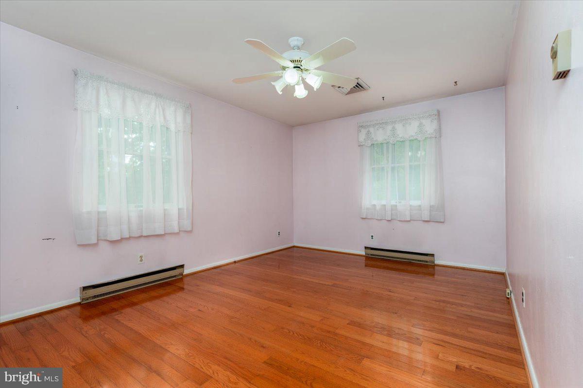 703 Glendon Ave Property Photo 27