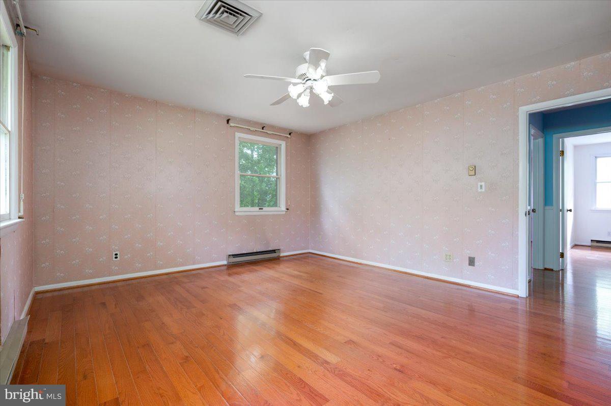 703 Glendon Ave Property Photo 29