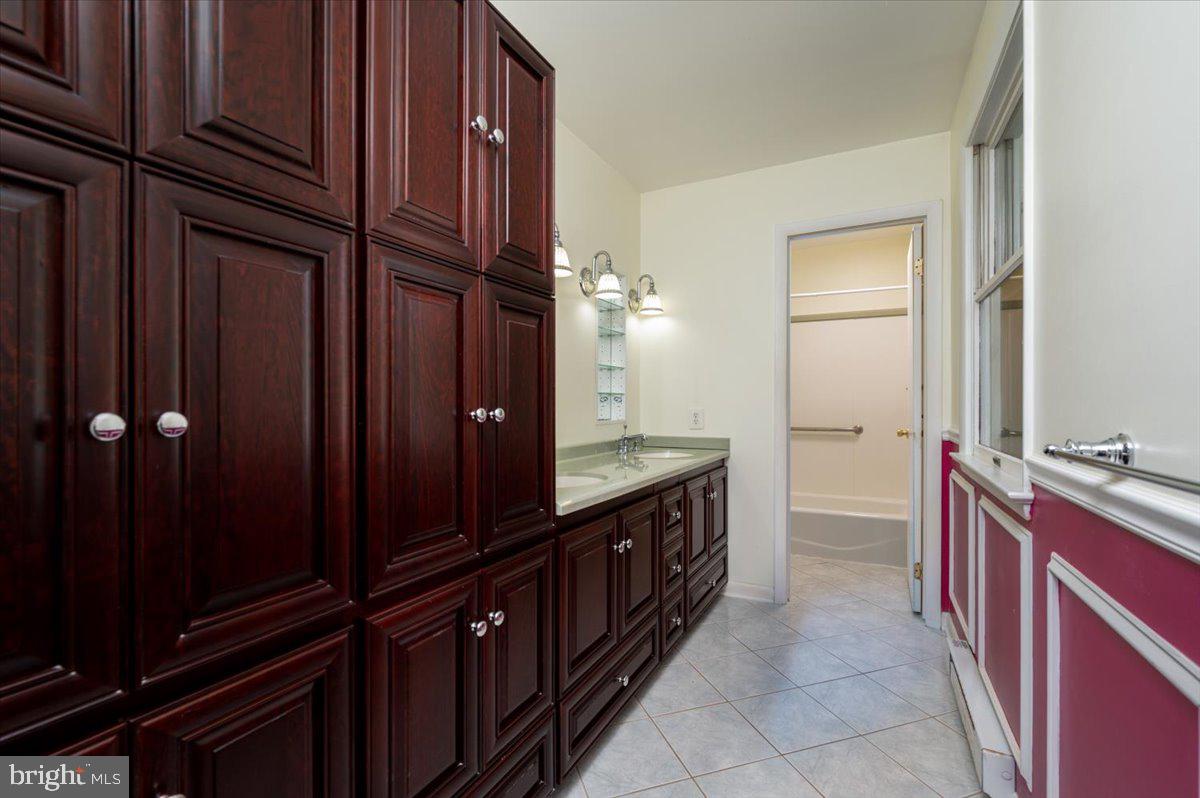 703 Glendon Ave Property Photo 31