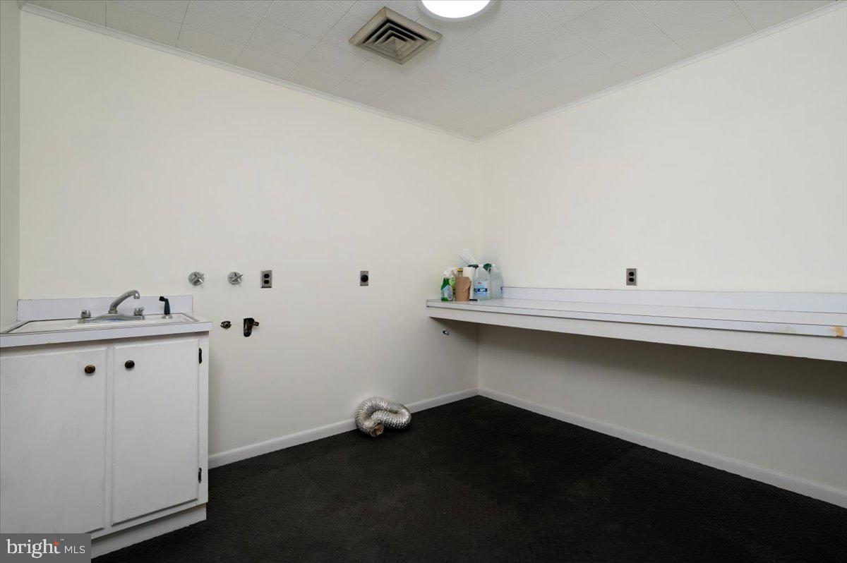 703 Glendon Ave Property Photo 34