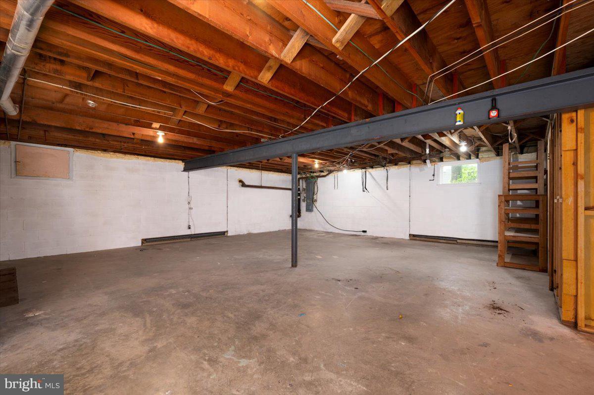 703 Glendon Ave Property Photo 35