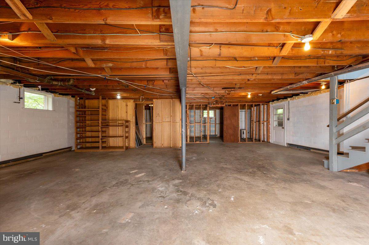 703 Glendon Ave Property Photo 36