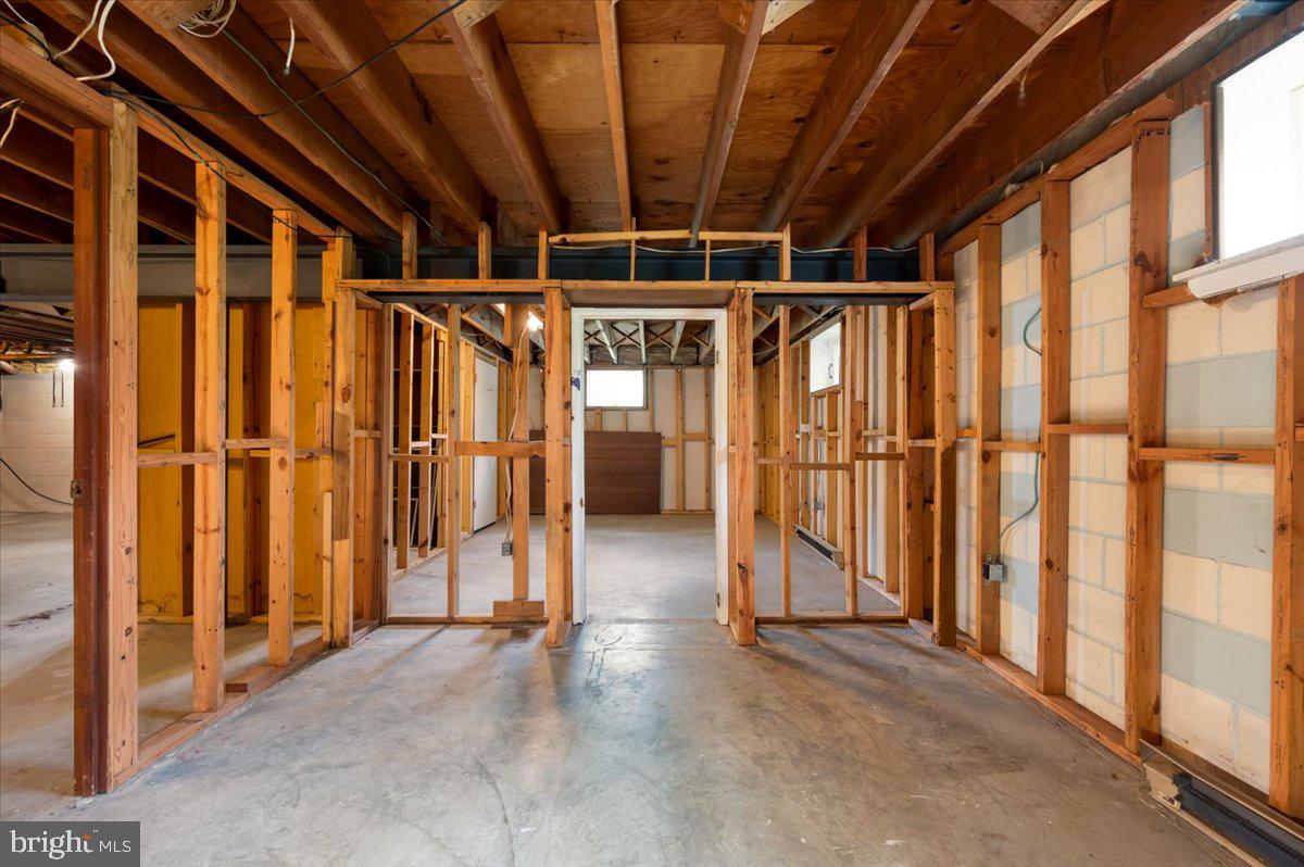 703 Glendon Ave Property Photo 37