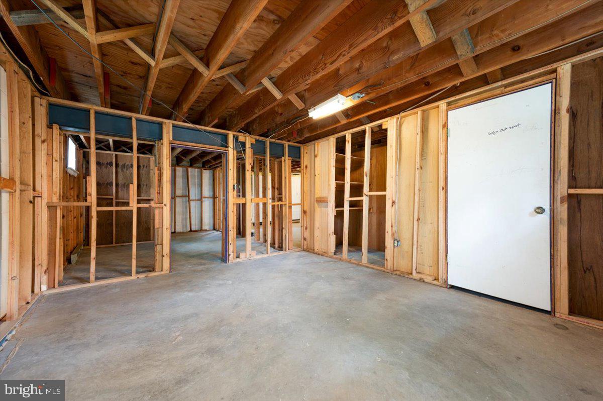 703 Glendon Ave Property Photo 38