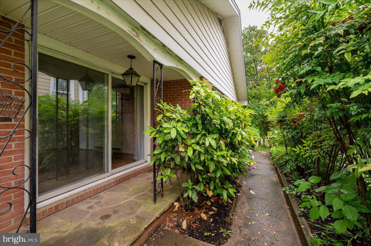 703 Glendon Ave Property Photo 39