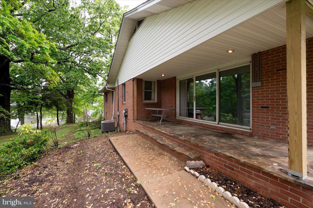 703 Glendon Ave Property Photo 40