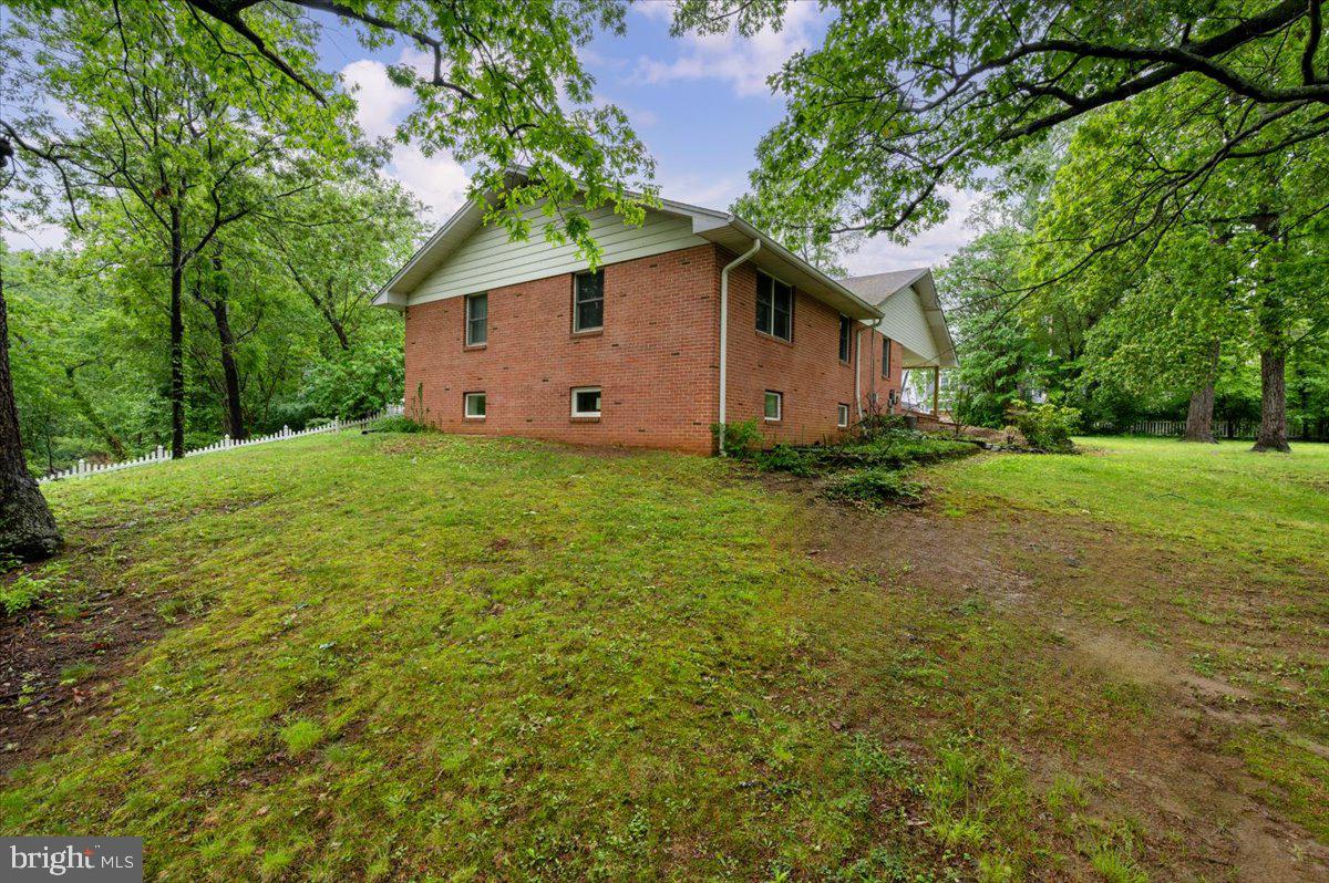703 Glendon Ave Property Photo 41