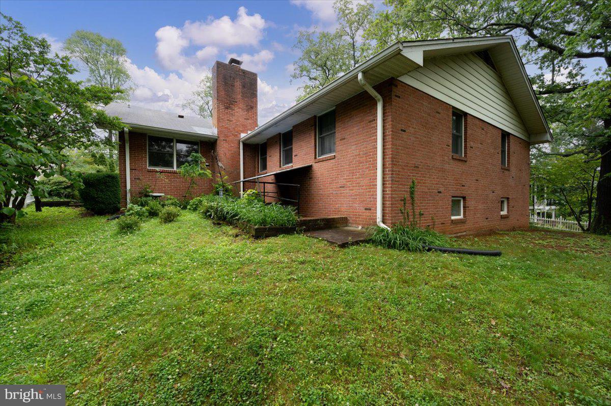 703 Glendon Ave Property Photo 43