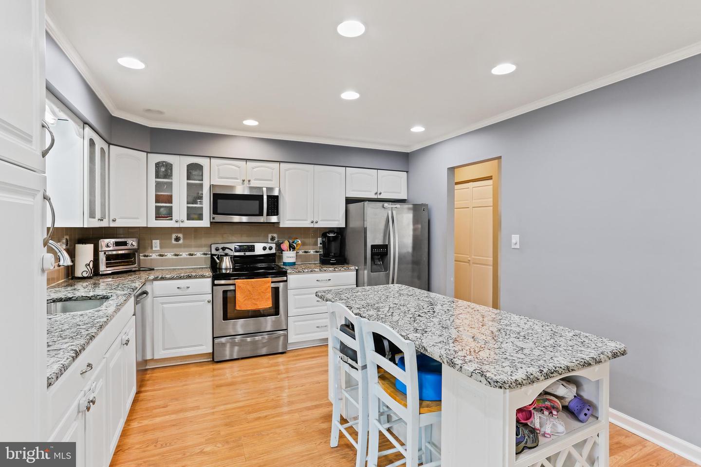 6605 Greenvale Ct Property Photo 5