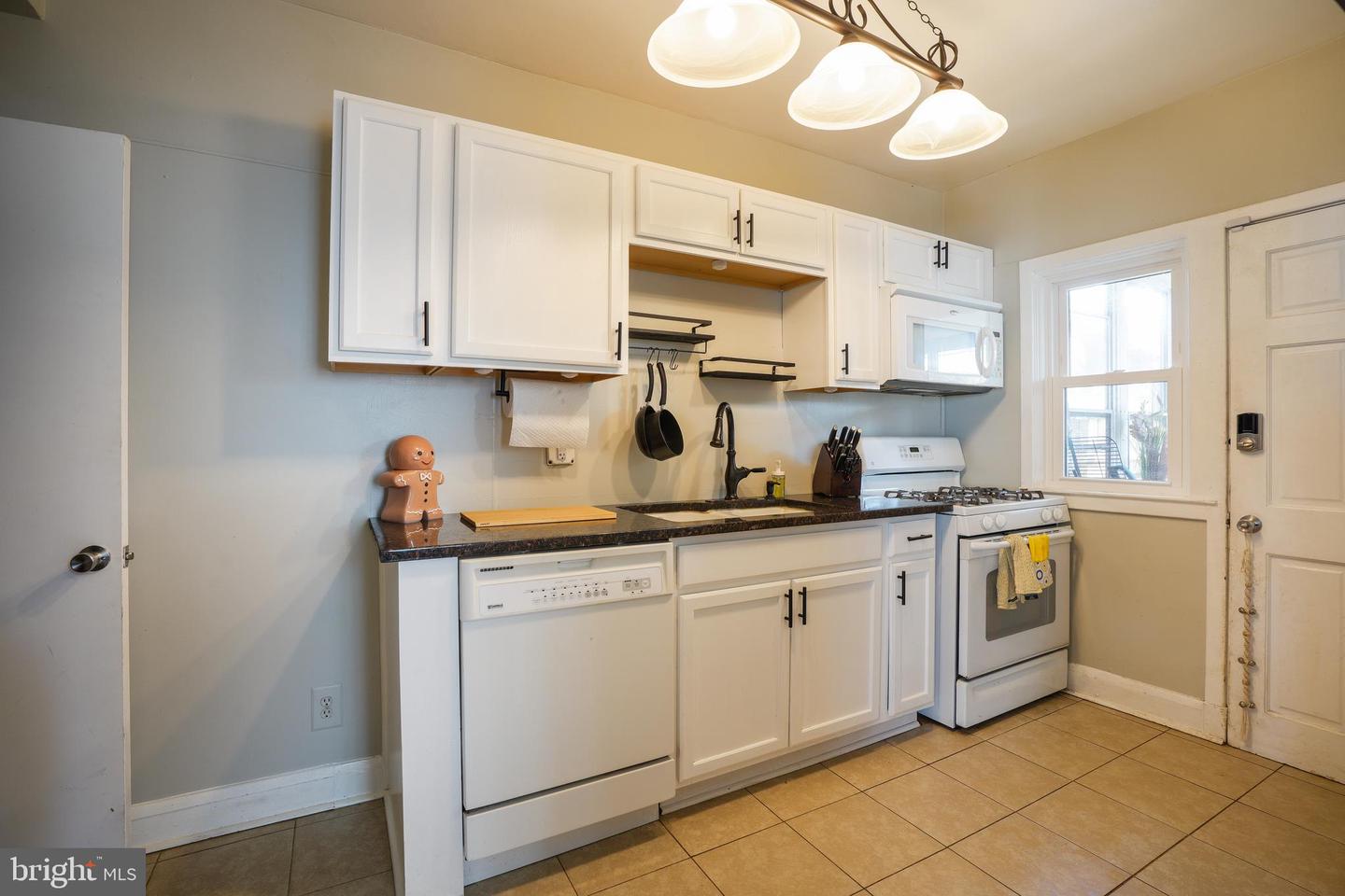 167 Meadow Property Photo 8