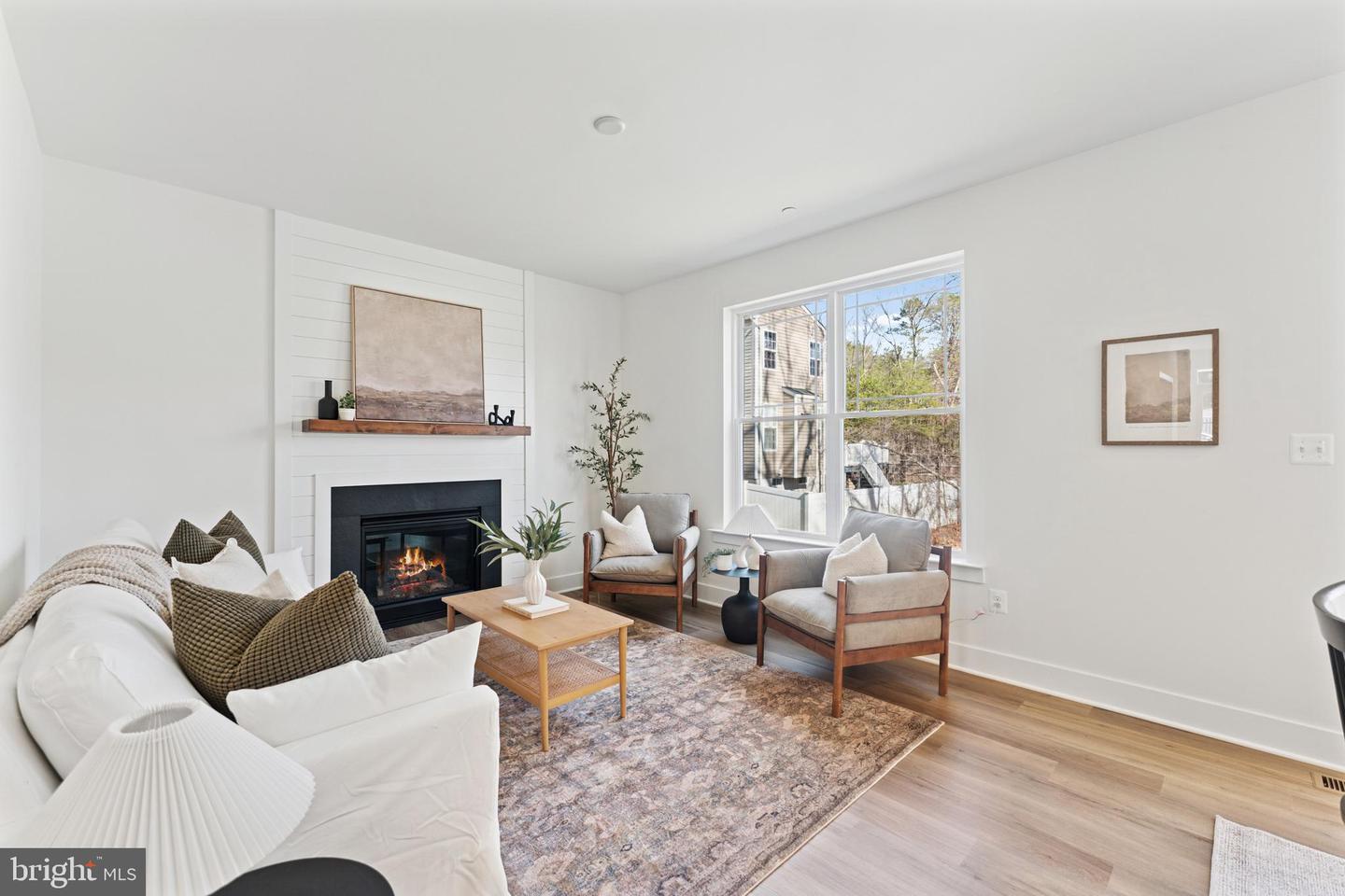 118 Overlea Dr E Property Photo 8