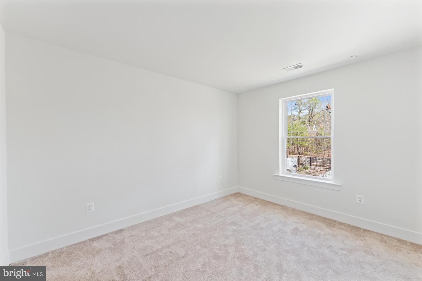 118 Overlea Dr E Property Photo 15