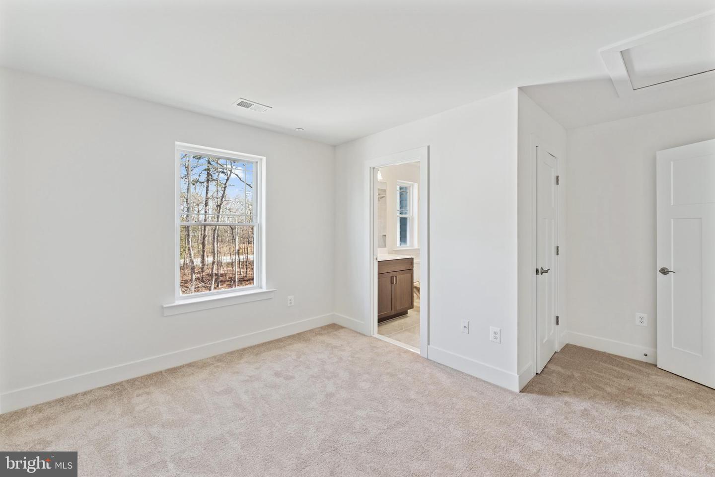 118 Overlea Dr E Property Photo 16