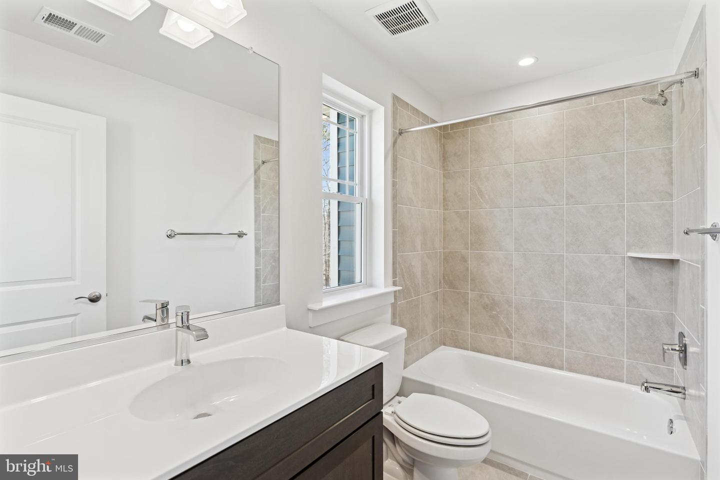 118 Overlea Dr E Property Photo 17