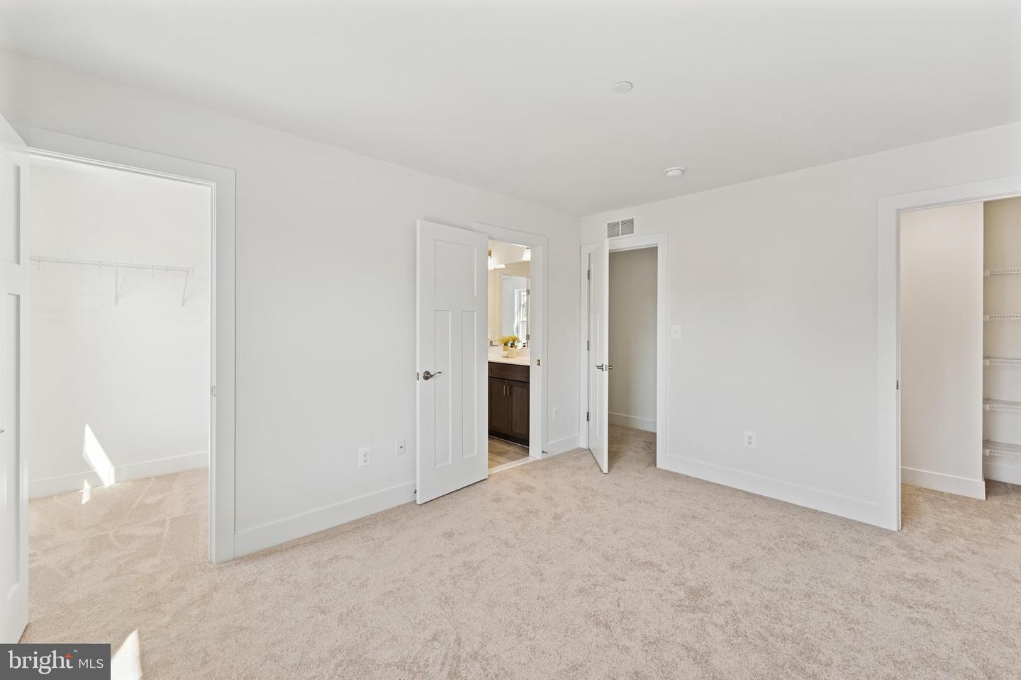 118 Overlea Dr E Property Photo 24