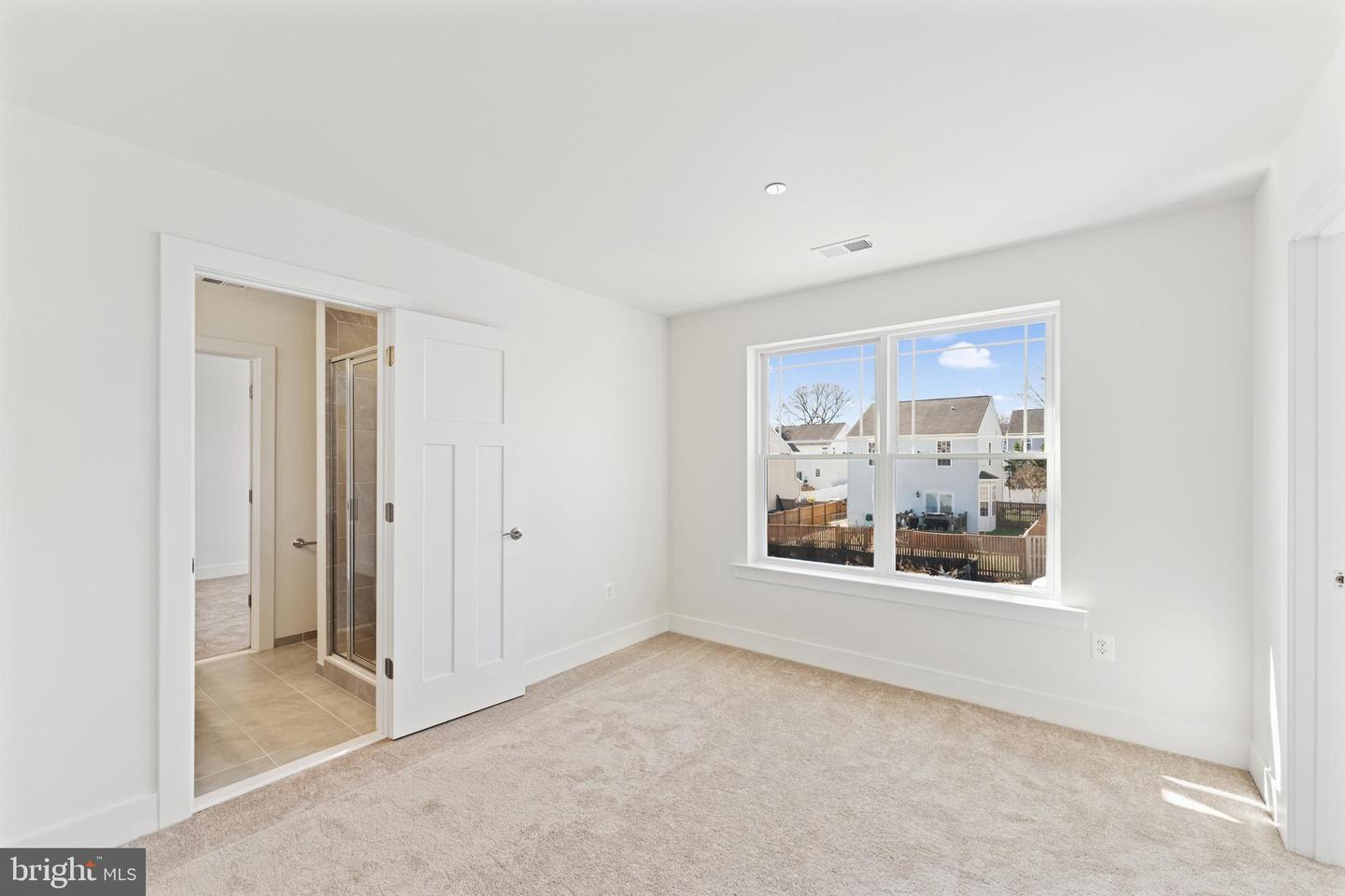 118 Overlea Dr E Property Photo 26