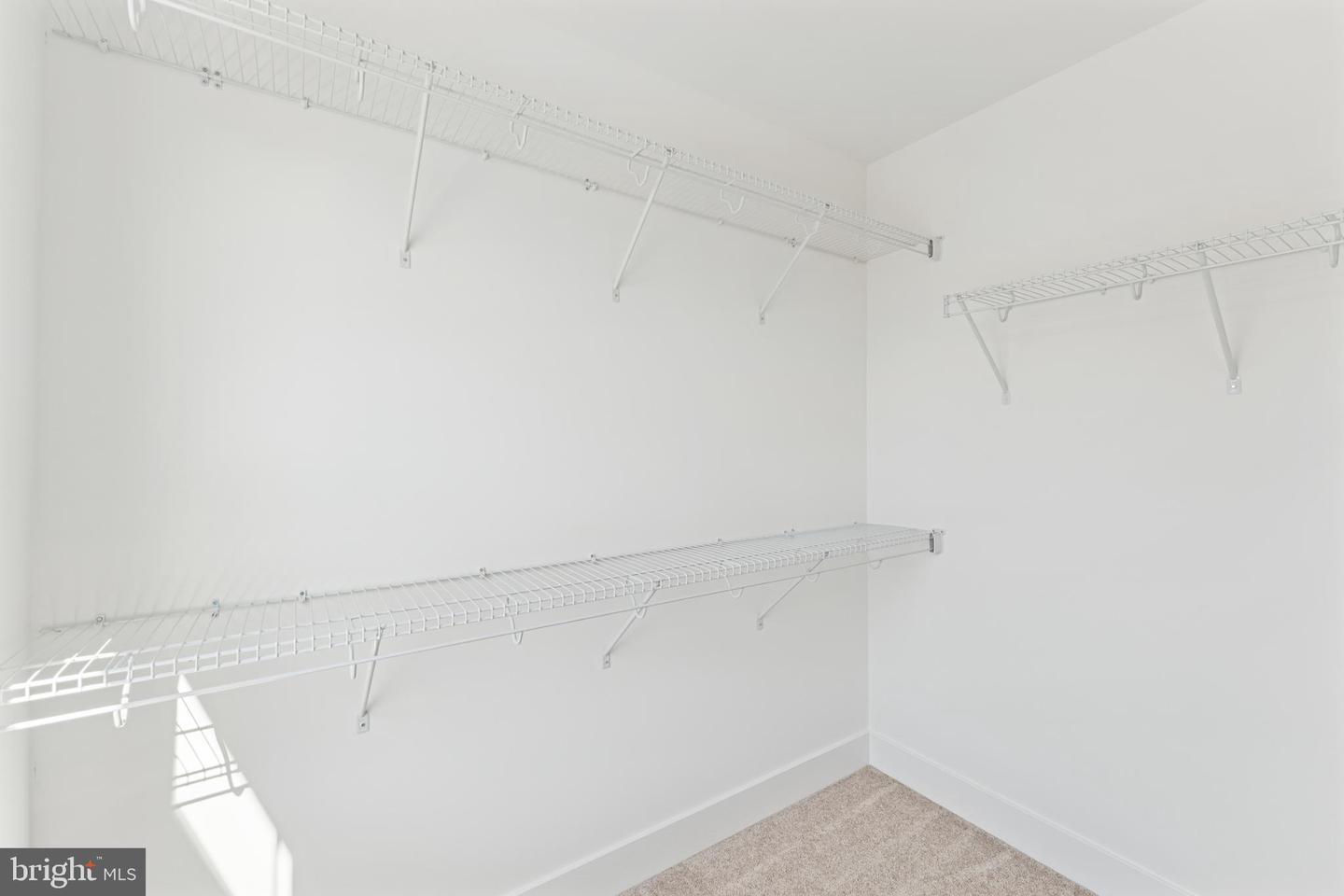 118 Overlea Dr E Property Photo 28