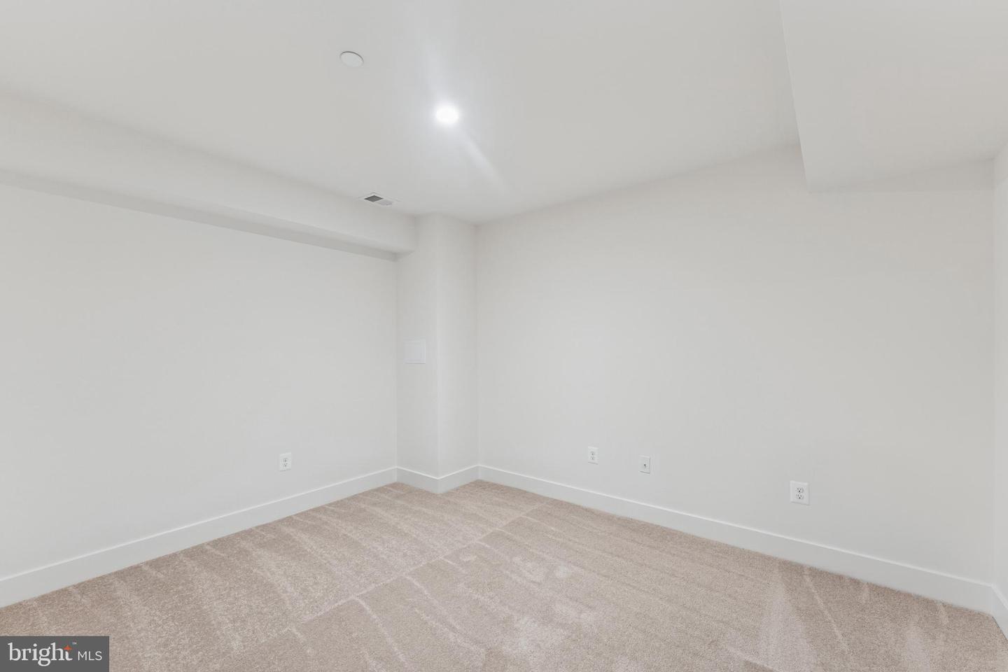118 Overlea Dr E Property Photo 35