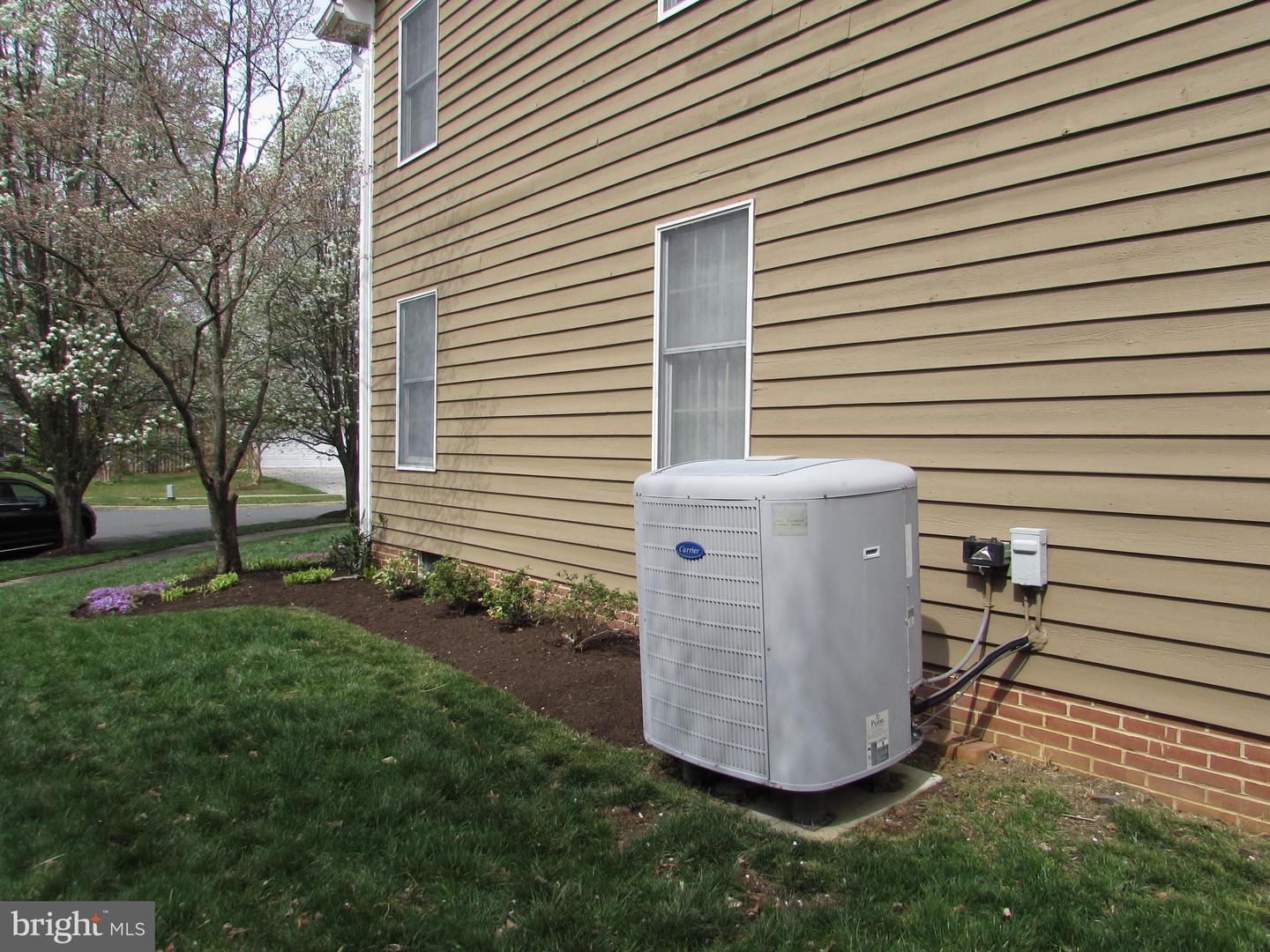 1305 Pecantree Ct Property Photo 5