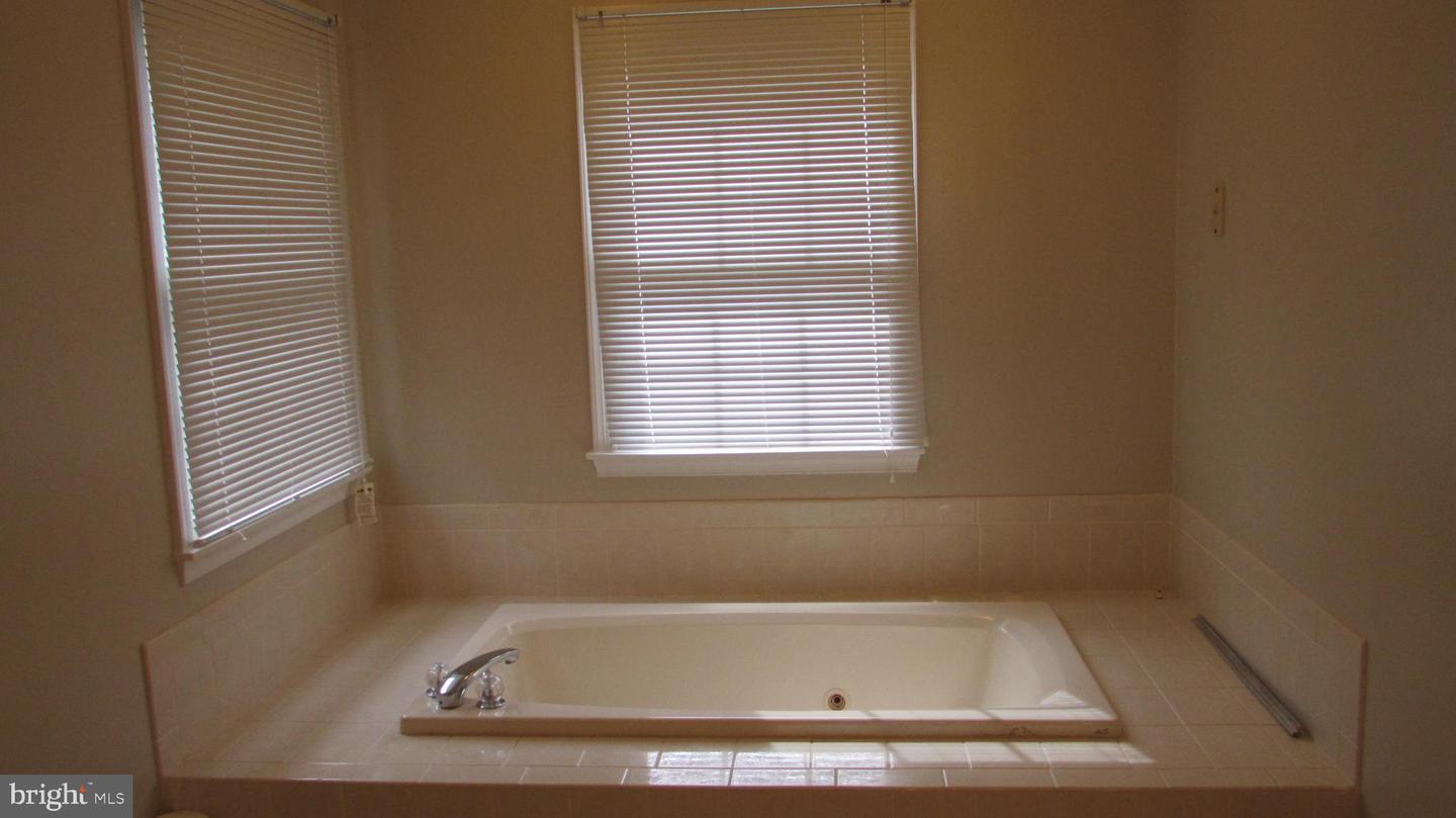 1305 Pecantree Ct Property Photo 28