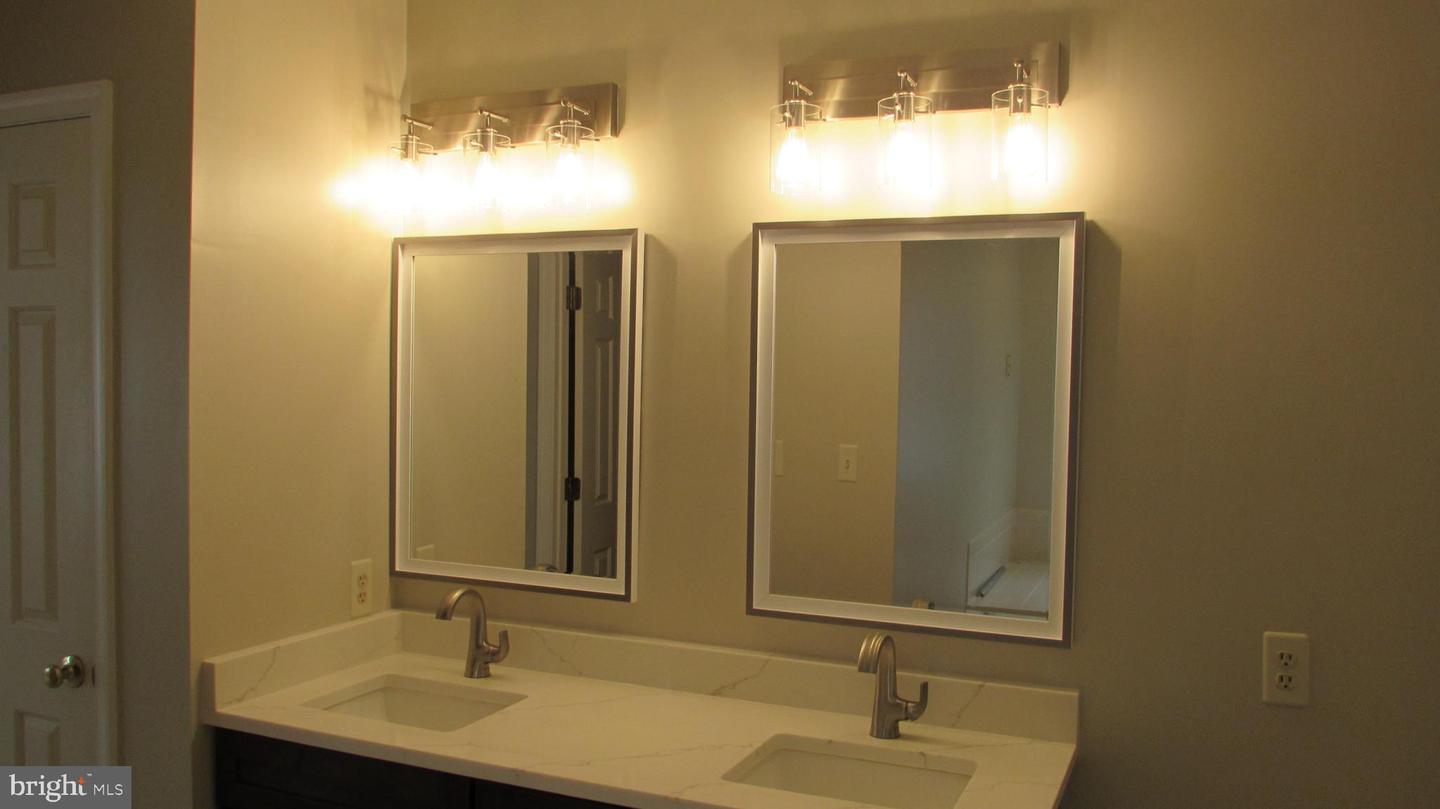 1305 Pecantree Ct Property Photo 30